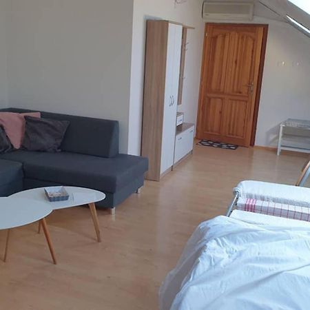Utulny Apartman Kmetova Kosice Exterior photo